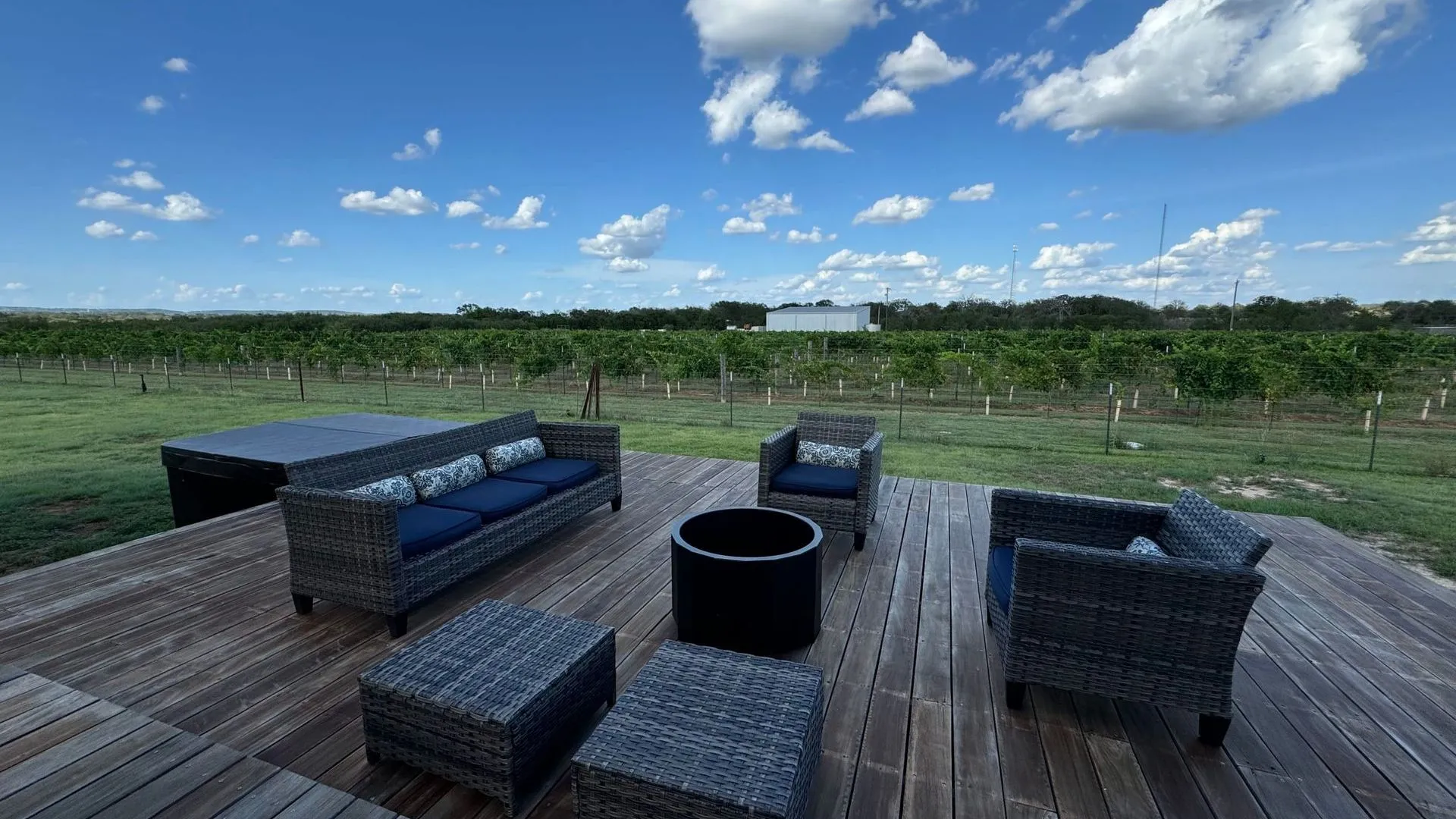 Hilmy Cellars Bed & Breakfast patio